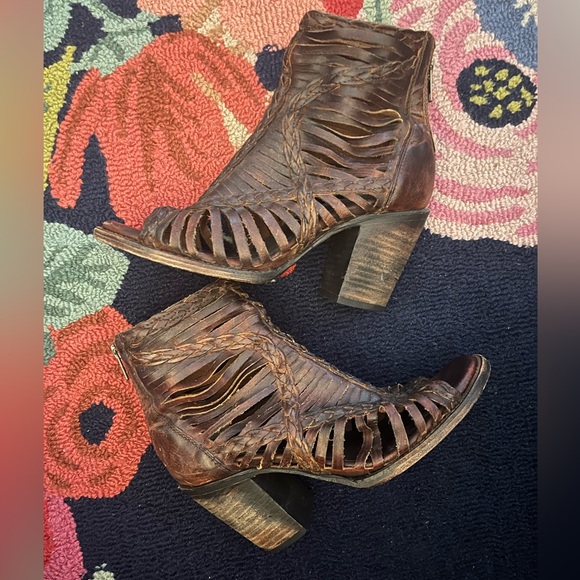 Freebird Bela Bootie Sandals - Picture 2 of 6